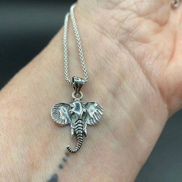 Solid Sterling Silver Elephant Head Pendant on Italian Popcorn Chain Necklace - Picture 4 of 5